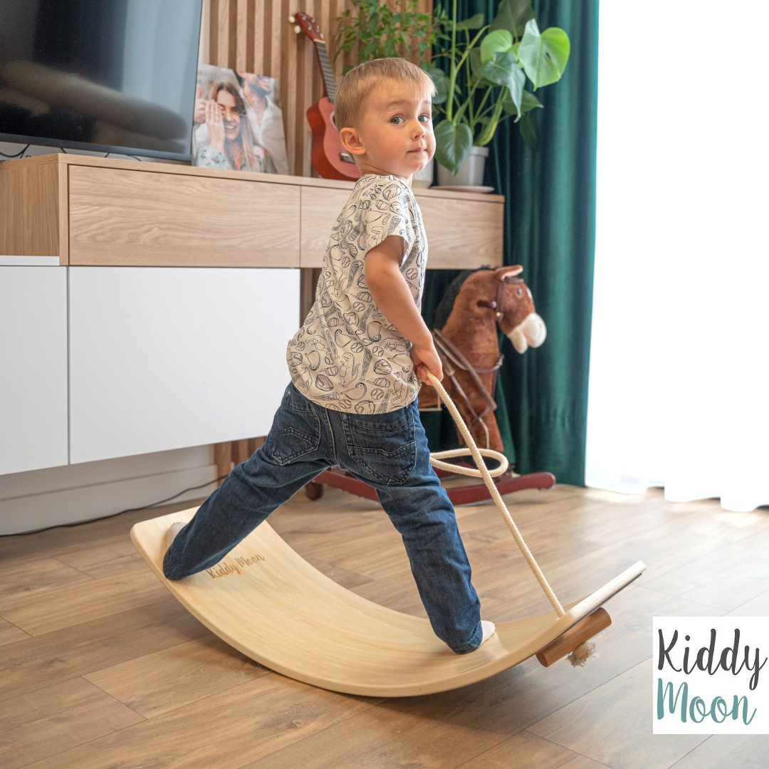 Kiddymoon balance board with a rope