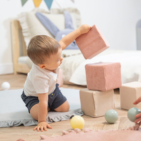 KiddyMoon velvet foam cubes for kids 14cm soft, cubes: sand beige-desert pink, 24 Pieces