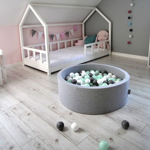 KiddyMoon Soft Ball Pit Quarter Angular ∅ 7cm / 2.75In for Kids, Foam Ball Pool Baby Playballs, Made In The EU, light grey:white/grey/mint, 90x30cm/300 balls